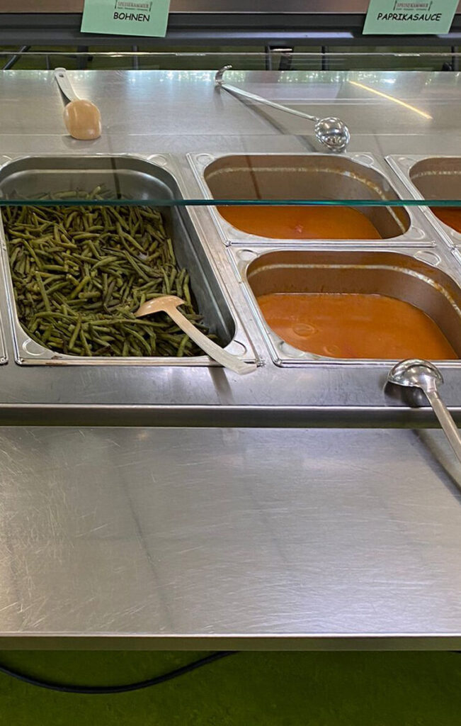 Angebot warmes Gemüse, Schulessen